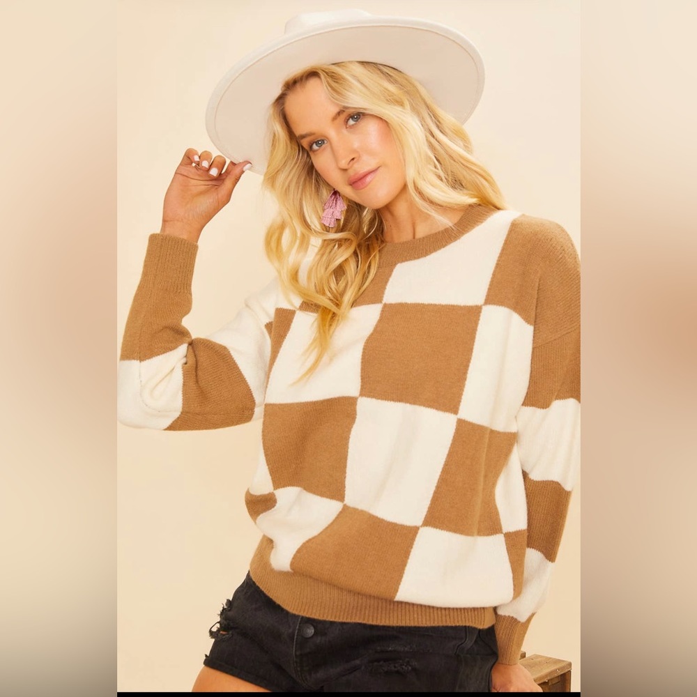 Checkerboard round neck sweater